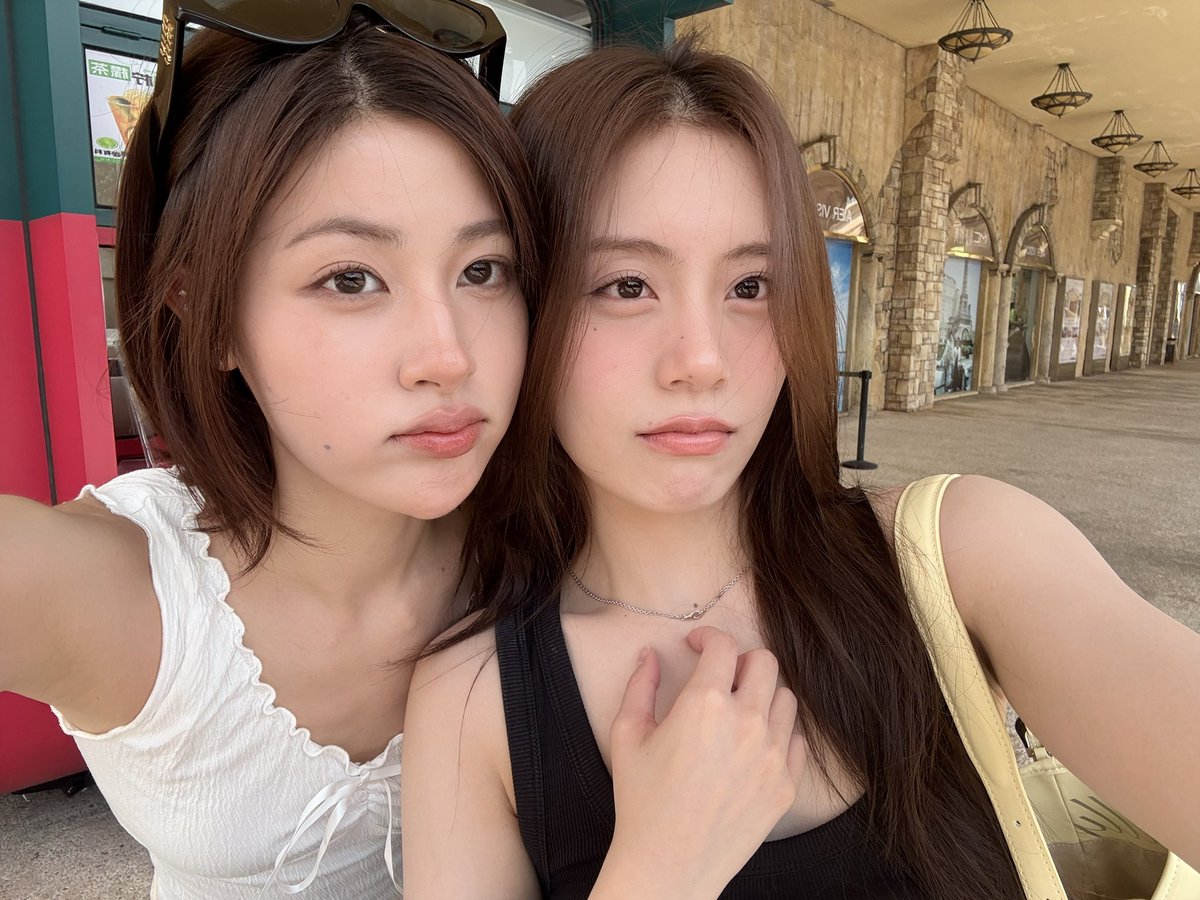 itspahnthitta's tweet photo. เหมือนยังไงว้า https://t.co/fZTrUQnX2q