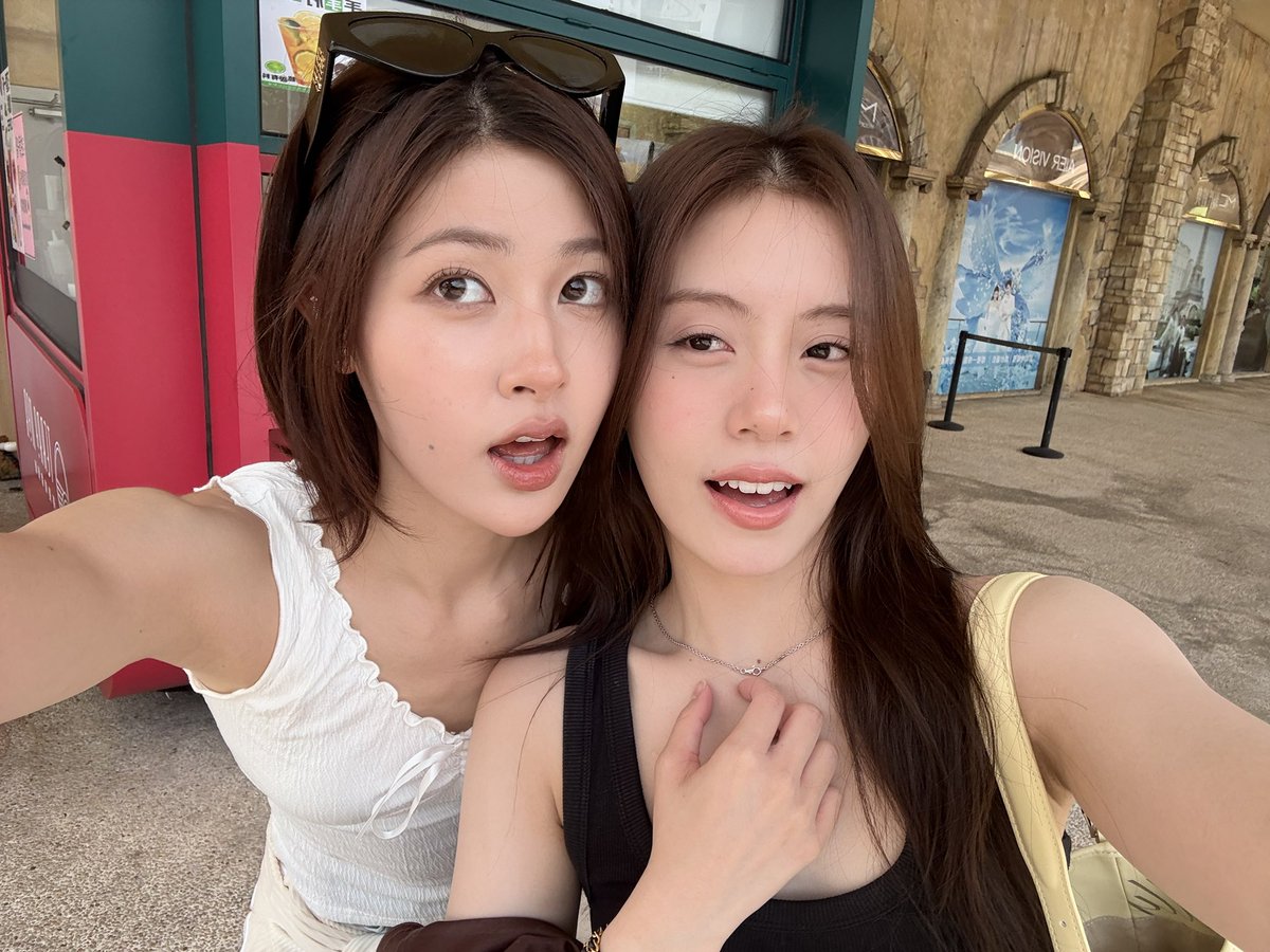 itspahnthitta's tweet photo. เหมือนยังไงว้า https://t.co/fZTrUQnX2q