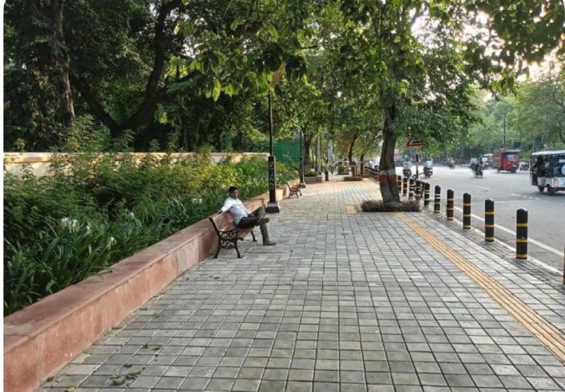 UpdatesChennai's tweet photo. Uttar Pradesh is redesigning various major roads across its Tier-2 &amp; Tier-3 cities with pedestrian infra under CM Grids scheme. @CMOTamilnadu @AadhavArjuna @CMDA_Official plz take up such initiatives across TN. We need better roads....🙏🙏 https://t.co/aWu9dPENn4