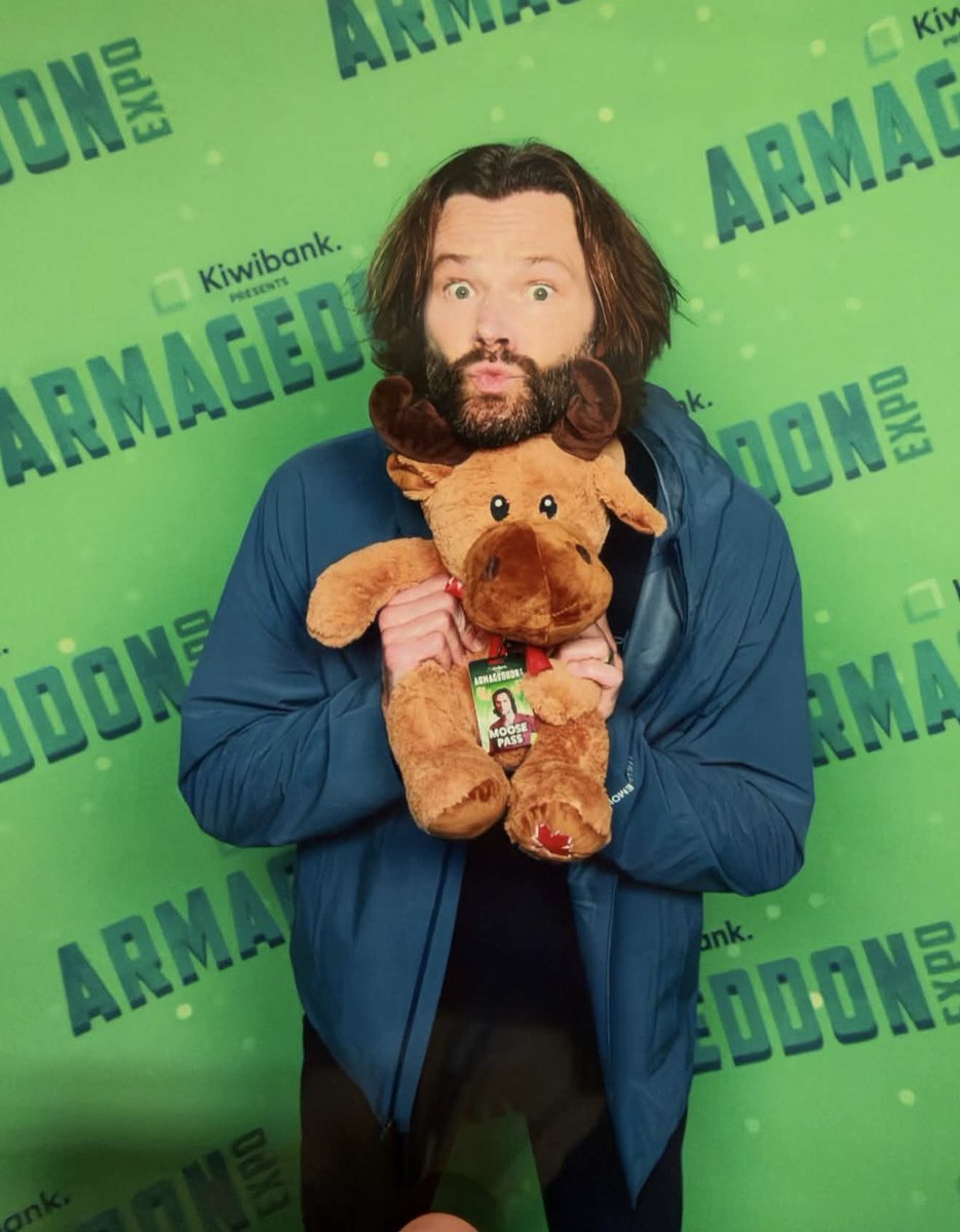 4TheRainCl0uds's tweet photo. Jared the moose pic with his name sake @jarpad for our friend eden who couldn’t make Armageddon due to her daughter just getting out of icu… she is so happy about this it’s made her year …. Your awesome for doing it 💜💜💜💜 https://t.co/ofiuRYfpvN