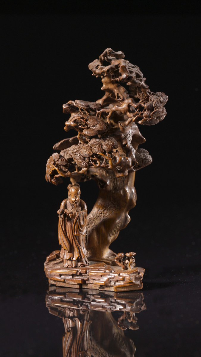 ShanghaiMuseum's tweet photo. This bamboo-root carving portrays Tao Yuanming, the Eastern Jin dynasty celebrated for his reclusive lifestyle and love of chrysanthemums. After leaving government service, he embraced a life of picking chrysanthemums and enjoying the mountain view.
#SundayStory https://t.co/euTJLH7fSz