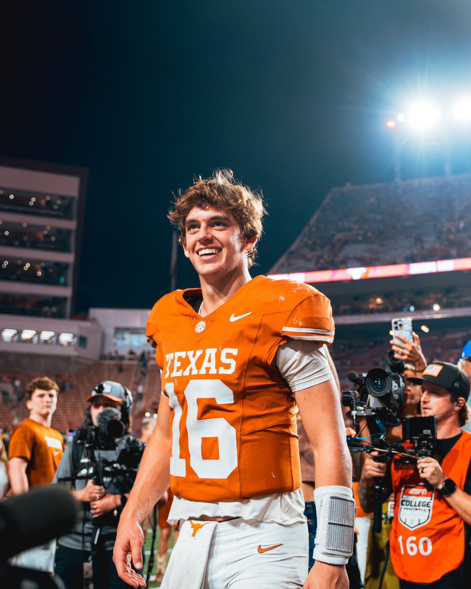 ArchHighlights's tweet photo. The smile says it all https://t.co/iioghg5MLy