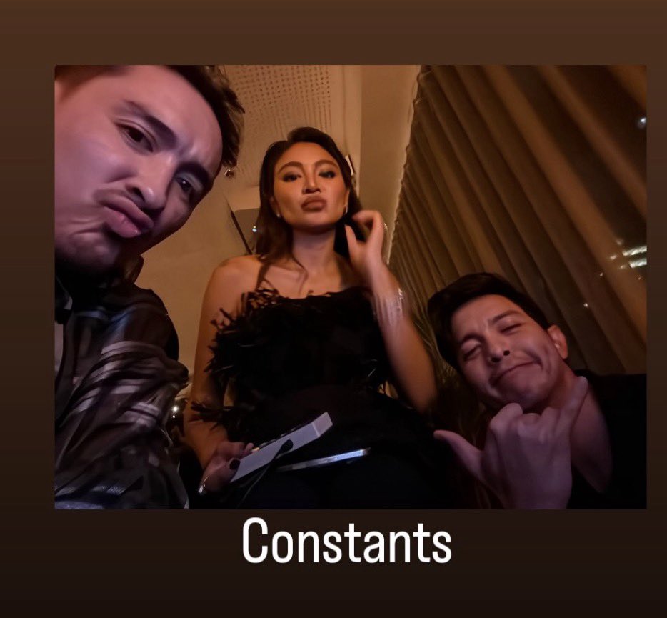 A_itsme__'s tweet photo. Correct me if I’m wrong, but I think these guys were at ANALOG last night. Alden’s repost of Rambo, plus their selfie, makes it seem like they’re in front of the CRT at ANALOG’s Apartment, with Nadine holding a controller. 👀

#DonnyPangilinan #ANALOGMNL https://t.co/3Atk1ESLM8