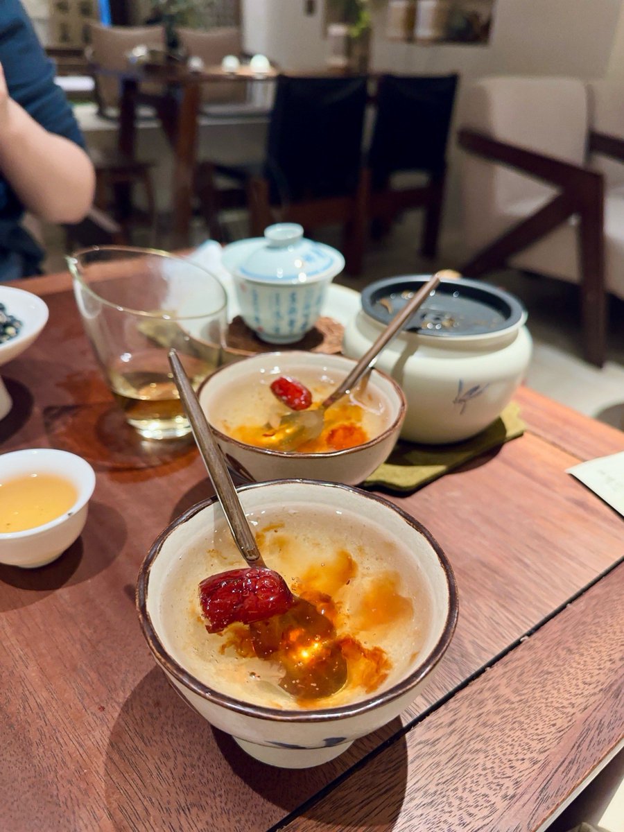 j3whrh's tweet photo. [コンパクトなスポーツバッグにテーブルテニスラケットとボールを入れて、プレー準備完了！] https://t.co/bbGkffJFhS