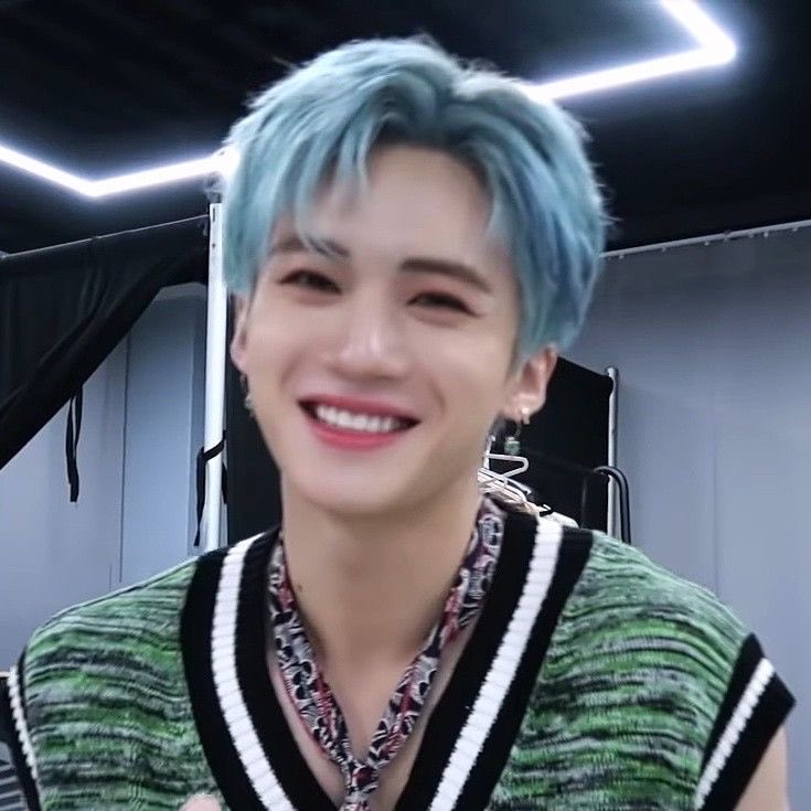 y4nansgfz's tweet photo. adding on to this pentagon yanan genuinely had a generational run w the hair dyes 💔 they dont box dye idols hair like they used to https://t.co/cOTmPSVrXz