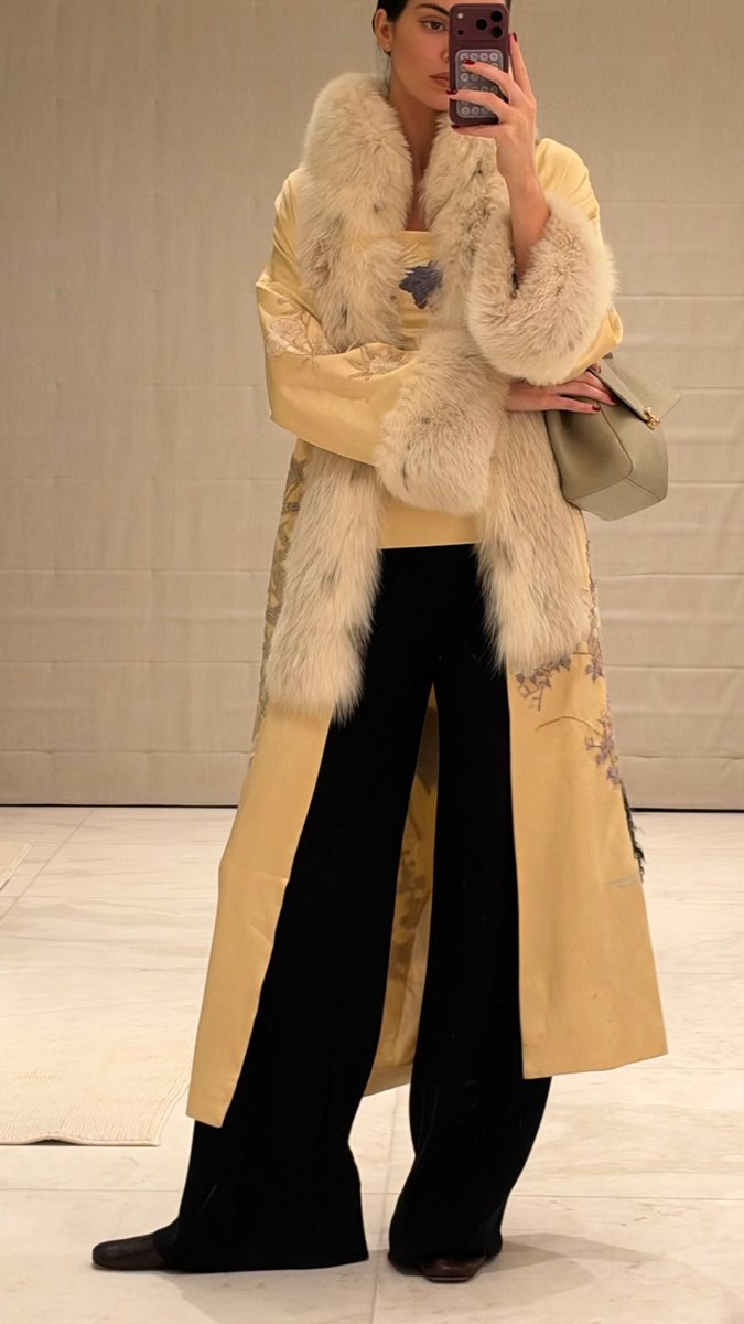 nicolempire's tweet photo. kendall wearing conner ives fw26 https://t.co/N1sHTiY2Pb