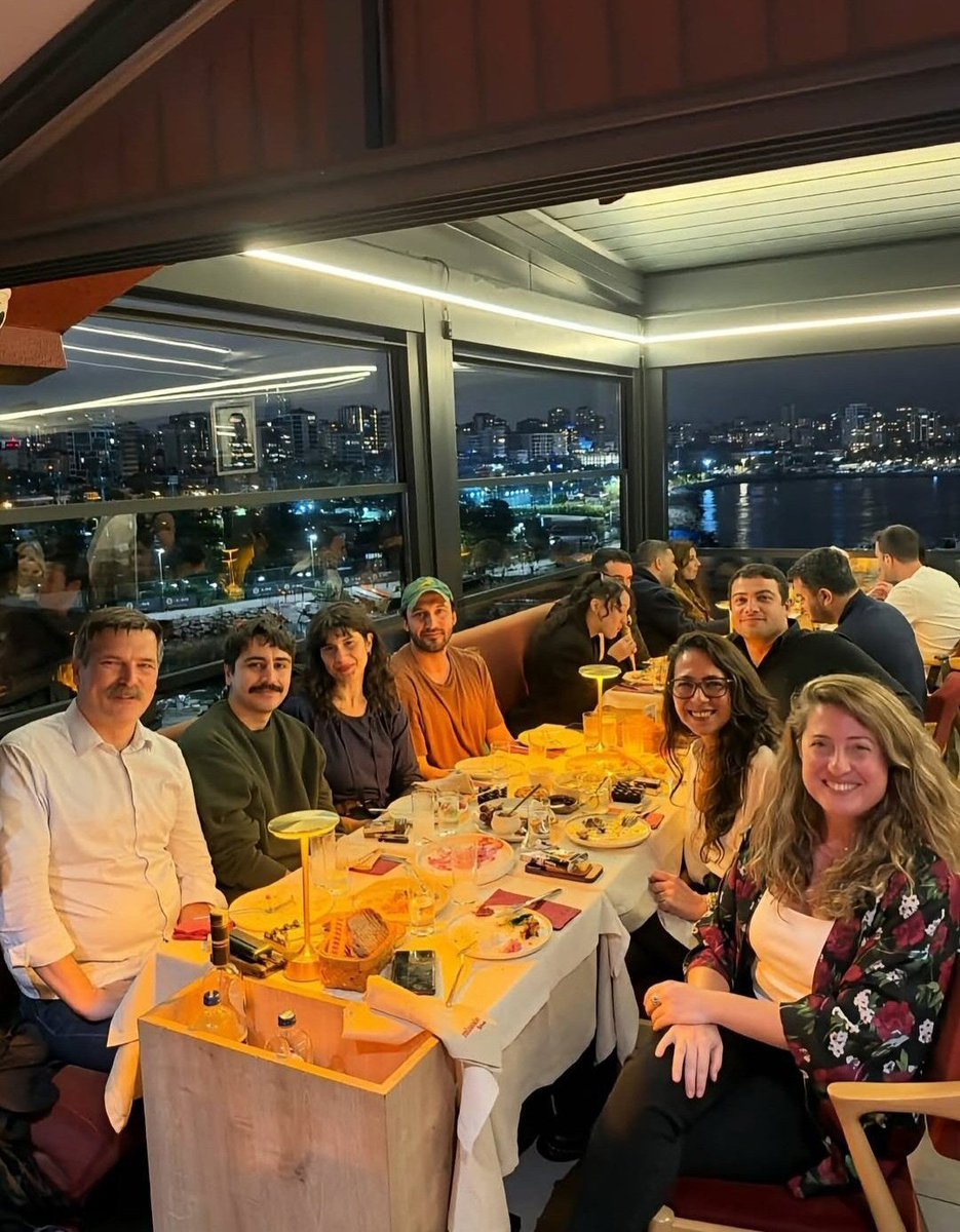 cemalyildirim7's tweet photo. " Çalmadık çırpmadık, yediysek cebimizden, harcadıysak ömrümüzden" Nasıl bir dert olmuş bu sofra. Helal olsun, yarasın. https://t.co/Y18qOjzkMS