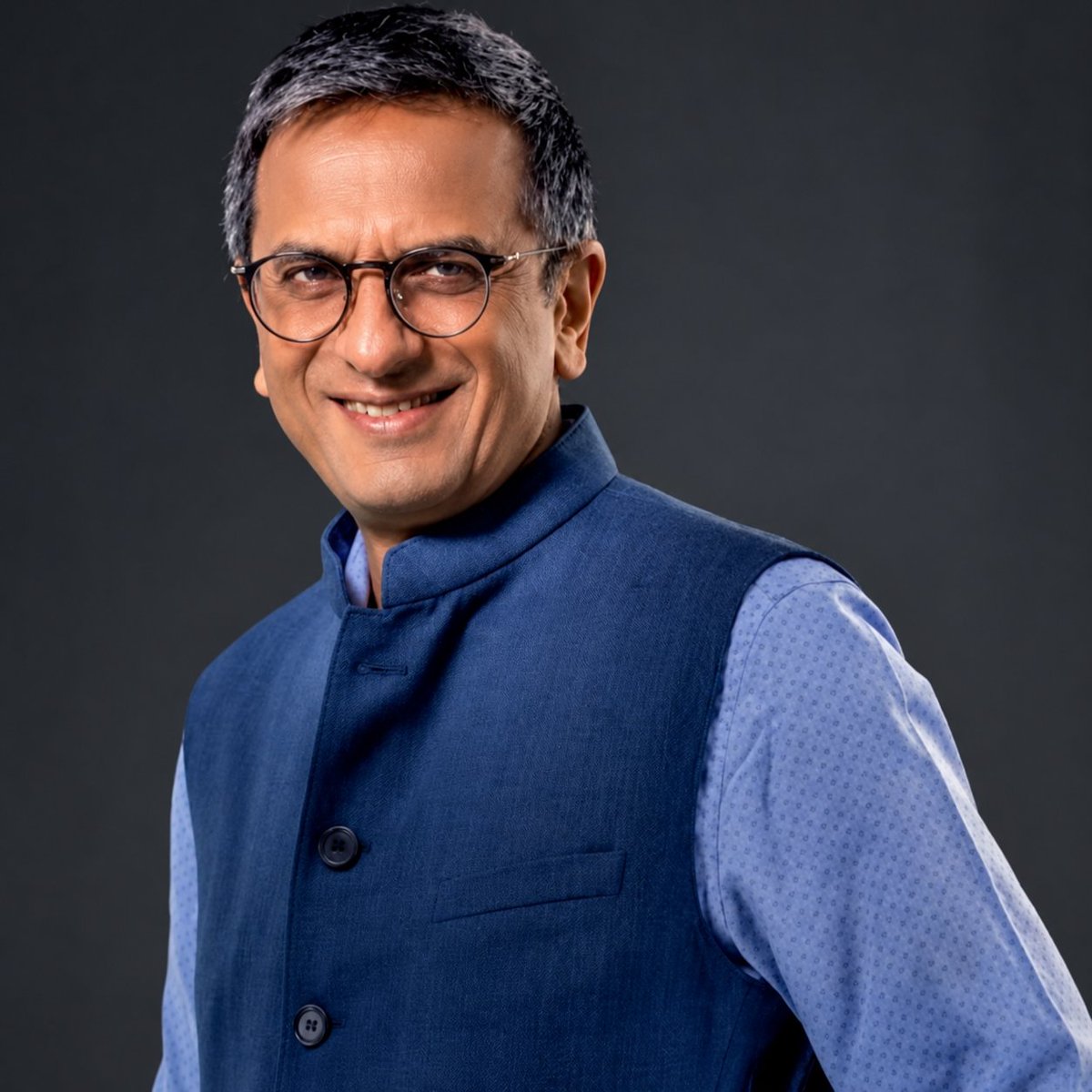 amitkilhor's tweet photo. जिसको कहोगे उसको जज बना दूंगा, बस एक फोन कर देना, कंस्टीट्यूशन की बत्ती बना देंगे। https://t.co/R5JMaZiARp