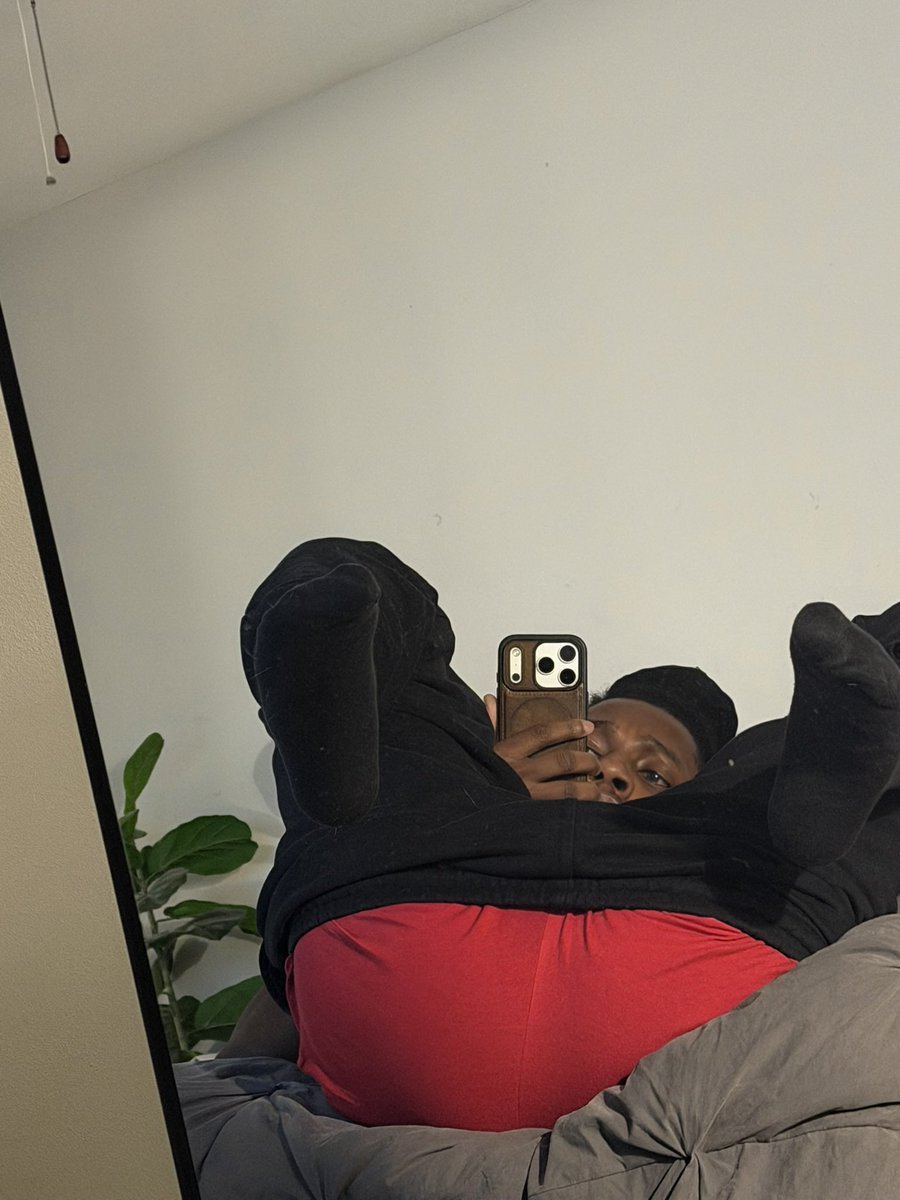 mikeylouis's tweet photo. peekaboo https://t.co/5xZInZCSAs