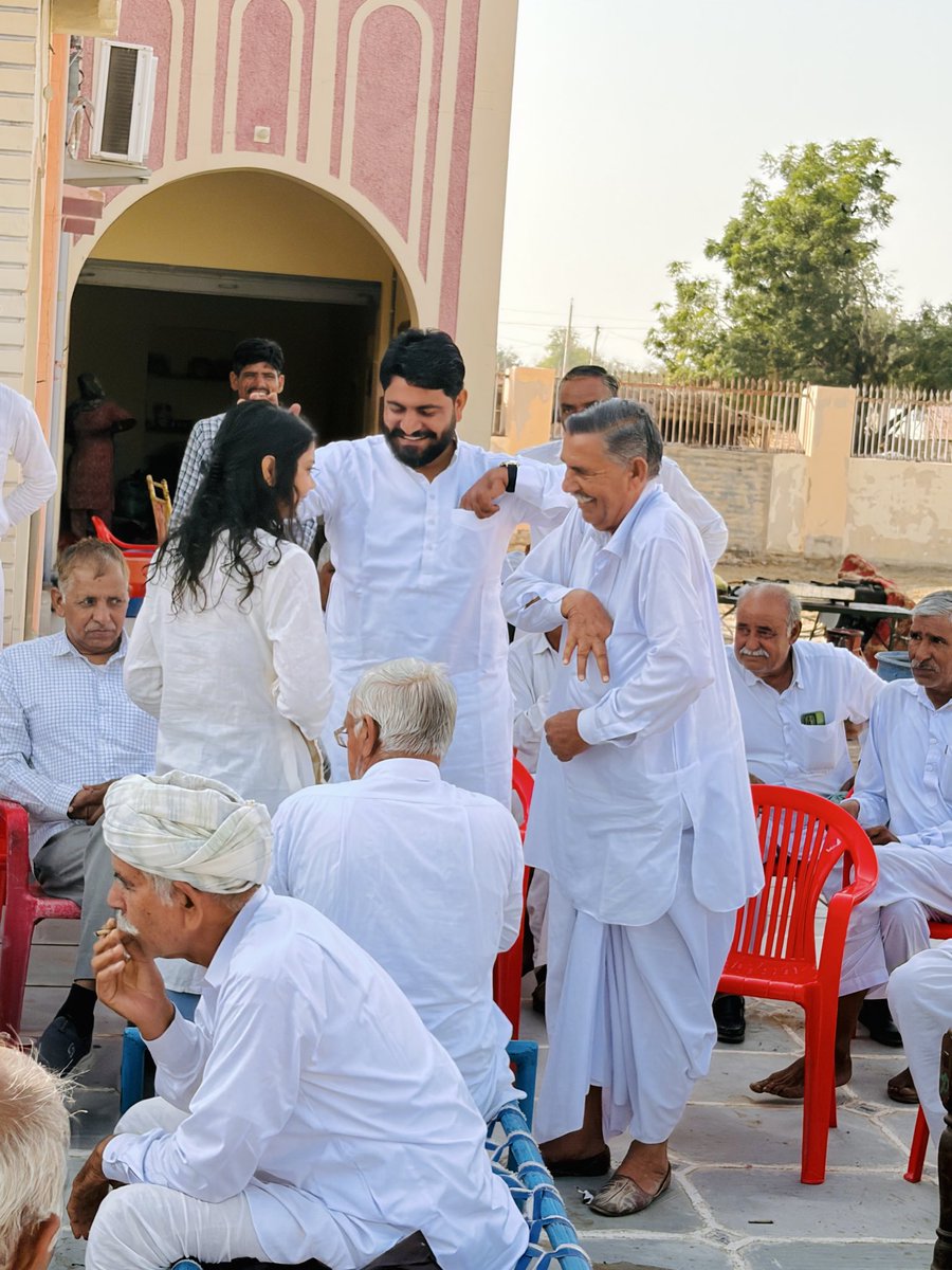 VijayBeniwal_'s tweet photo. हमारी ग्राम पंचायत रामनगर में सरपंच पद पर निर्वाचित गाँव की लाडली बेटी किरण गोदारा पुत्री श्री हरिराम जी गोदारा के घर पहुँचकर उन्हें जीत की हार्दिक बधाई एवं शुभकामनाएँ दीं💐

हमें पूर्ण विश्वास है कि हम सब मिलकर ग्राम पंचायत रामनगर के बेहतर भविष्य, सर्वांगीण विकास और जनहित के कार्यों के लिए एकजुट होकर काम करेंगे।

भाईचारा, आपसी प्रेम और सौहार्द ही हमारी पहचान है। यही हमारी असली ताकत और सबसे बड़ी कमाई है। 

#मेरा_गाँव_मेरा_देश