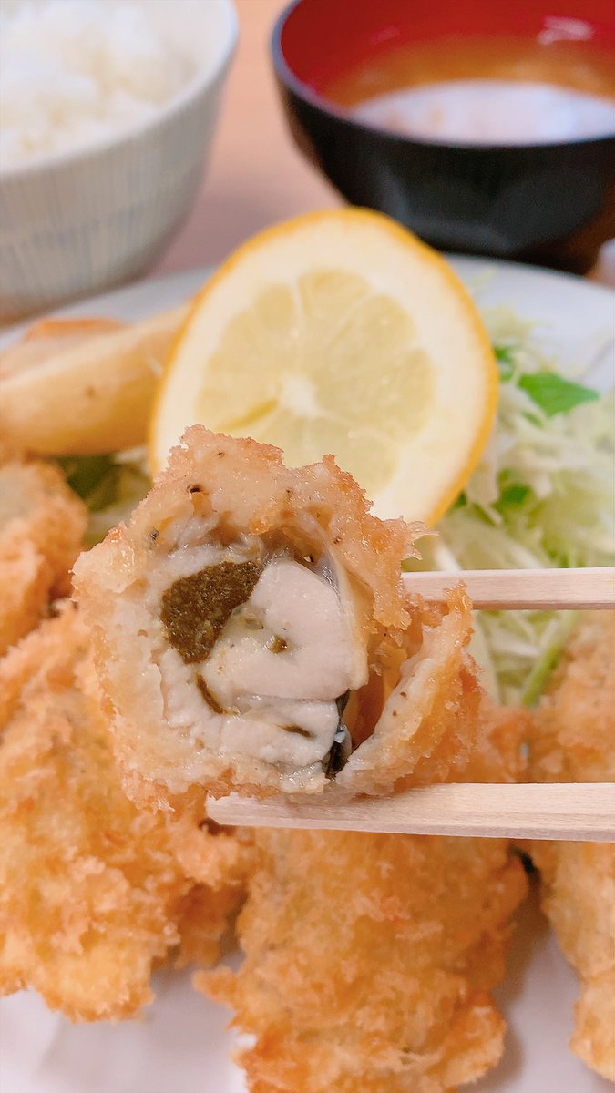 genkigo1's tweet photo. おはようございます 
10月25日（'日）🌧
🍥通常営業です
店長のおすすめは
新限定メニューの
『背脂ホロ肉そば』です
人気メニューの復活✨️です
みなさんに食べて貰いたい商品です
冬季限定の
『カキフライ定食』も
販売しております
本日もよろしくお願いします🙇‍♂️ https://t.co/dBeUWoR5dN