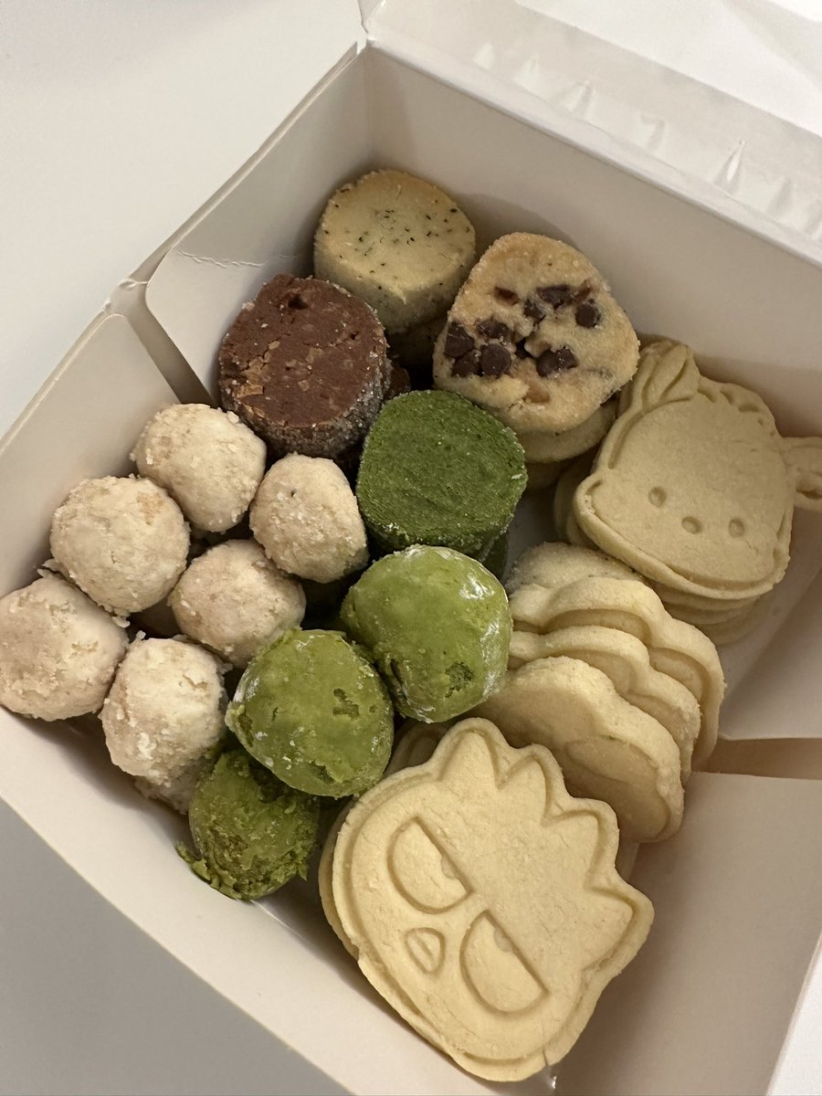 ynkkkspi's tweet photo. アジア以外に住むとやることがないからピクニック行ったり、色んな種類のクッキー作ったり日本じゃやらない事たくさん出来て楽しかったな
韓国いた時は課題と発表に追われすぎていい思い出ない https://t.co/zqmOOgHu61