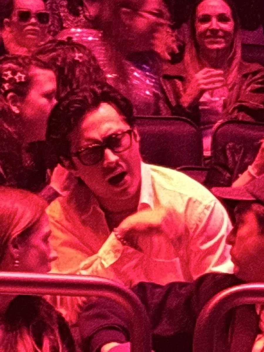 hlupdates_2's tweet photo. Actor Hudson Williams is at tonight's show!
#TogetherTogetherMSGN27
#HarryStyles #Kattdo #Kissco
📸 aylyrry https://t.co/4A8whIFzWX