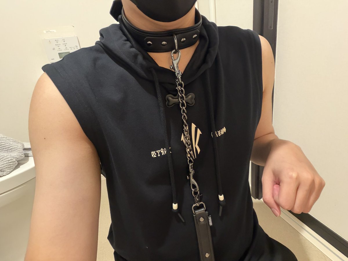 FelixBorealis's tweet photo. Once again, I’m just, making sure the collar is safe to use okay!? 

The collar isn’t for me— !! 💢💢
It doesn’t look good on me, nor does it fit me! 💢 It’s for a good boy and that’s not me! 🔥🔥🔥🔥 https://t.co/AVaLTv58ok