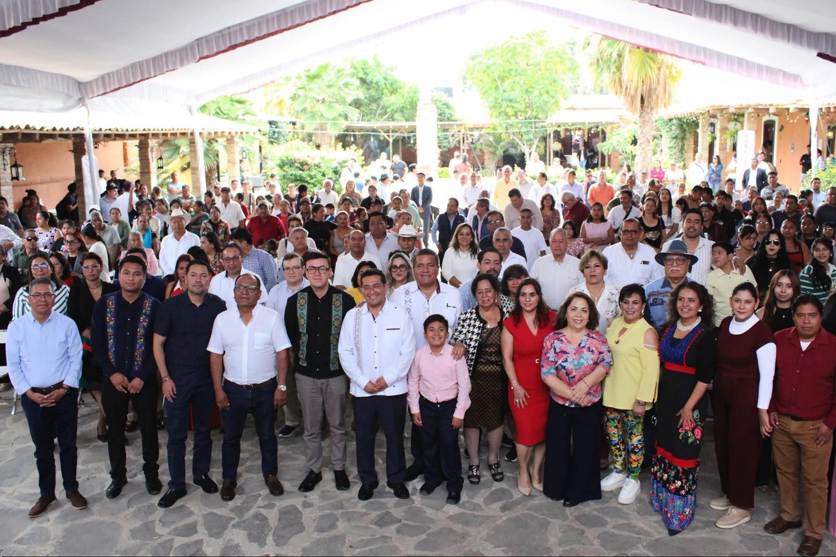 agustingc2012's tweet photo. En cumplimiento al mandato republicano, nuestro diputado local @juliomiguelhg rindió su #SegundoInformeLegislativo en #Zinacantepec
Apegado a los principios de la #CuartaTransformacion resultó sus resultados siempre buscando el bienestar del pueblo.
Nuestro reconocimiento y felicitación.
#ConElPuebloTodo 👊