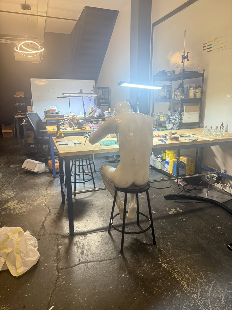 repligate's tweet photo. What’s he doin https://t.co/ukW1s8DQ3v