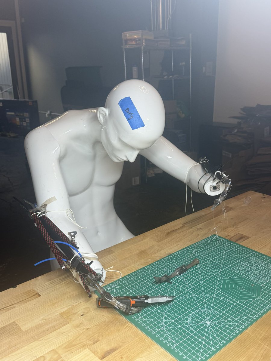 repligate's tweet photo. What’s he doin https://t.co/ukW1s8DQ3v