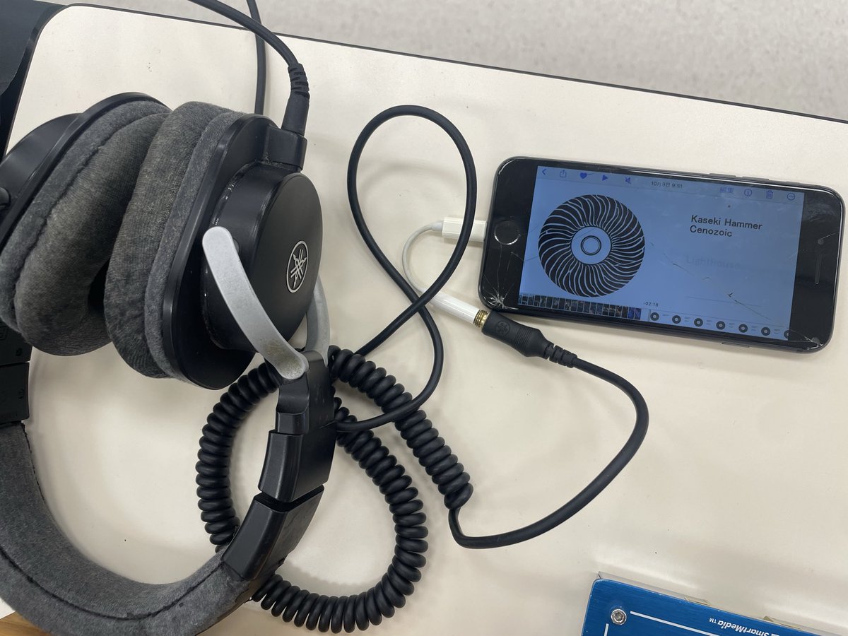 KasekihunterLv3's tweet photo. ブース視聴環境こんな感じです…！
第一展二階のCD視聴コーナーでも聞けますのでぜひ視聴だけでもいただけると嬉しいです⚒️
#M3秋2026 https://t.co/3mPea75PLZ