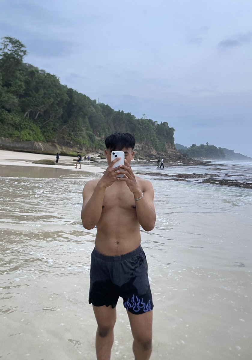 tanskinhot's tweet photo. pantai date yuk wkwk
#gaykediri #gaypare https://t.co/bozCCG8sZf