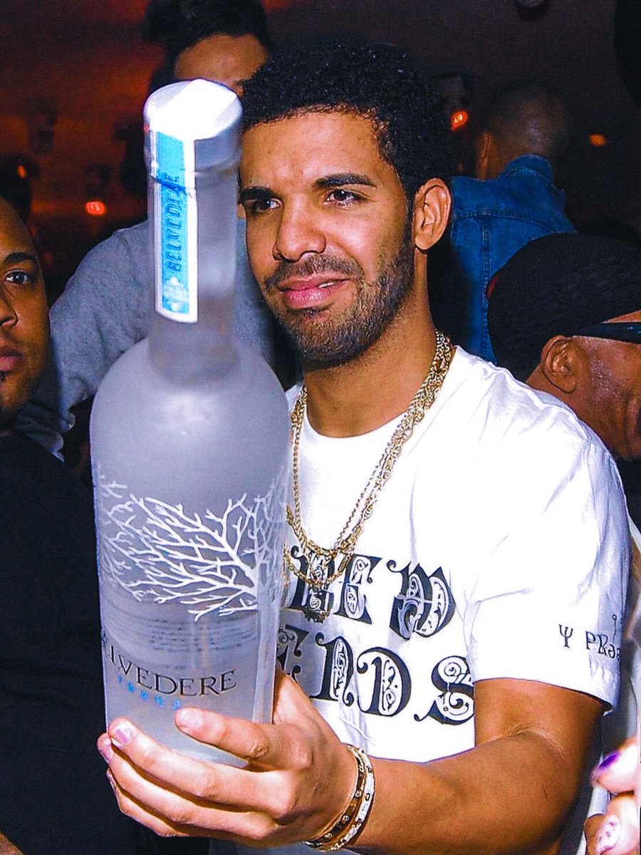 RapWikip's tweet photo. Drake celebrating his 26th birthday at Club Compound in Atlanta, 14 years ago today 📸 (2012) https://t.co/Qkhg1Zzljo