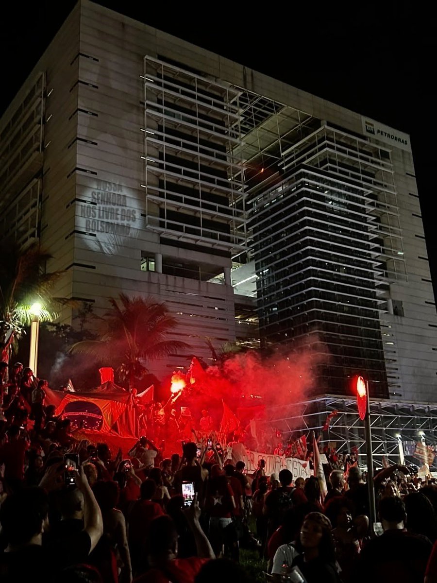 J0_jpeg's tweet photo. Registros das 3 manifestações que eu participei essas últimas semanas contra a ascensão do fascismo e pela democracia (feat. Poyoyoi e Cortis) ⭐❤️
#COERsComLula #CORTIScomLULA https://t.co/gGiyaJZ2WU