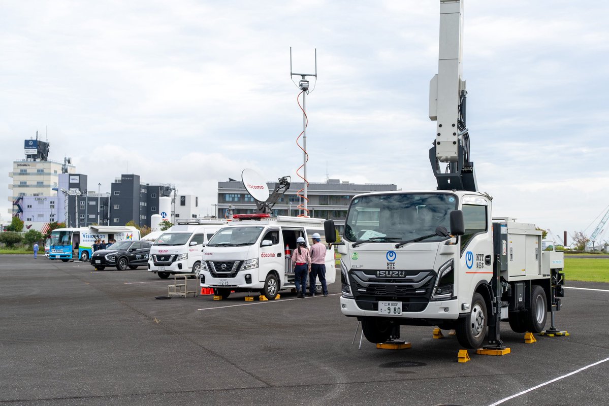 UN_NERV's tweet photo. すごい！すごい！凄すぎるッ！！

災害時に活躍する特殊車両が大集合した「ぼうさいモーターショー」にて、特務機関NERV災害対策車両の展示を行っています。
お近くの方はぜひお立ち寄りください。 https://t.co/YftlCJs5yI