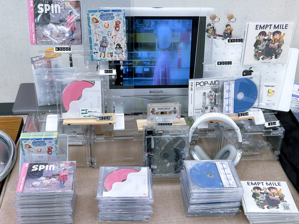 TEMPLIME's tweet photo. TEMPLIME + PNKTmc 🛼🍥
本日10.25(日) ｜ M3-2026秋設営完了！

新譜「SPIN」やPNKTシールのほか
旧譜・アパレルも持ってきてます💿✨
ぜひ【V-36a】に遊びにきてください

#m3秋 #m3秋2026 https://t.co/Yna6nKsoyj