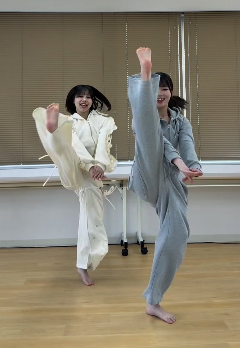 Asshi_4545's tweet photo. 北陸のご当地アイドルメンバー🦶🏻 https://t.co/PSH9RL4shh