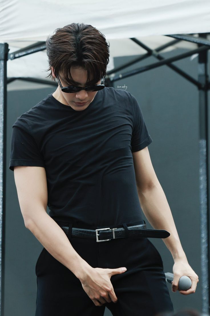 joongsol's tweet photo. OMG, Joong is an exposible bombshell on stage, he was born to be there💣 https://t.co/TPFAEFeF58