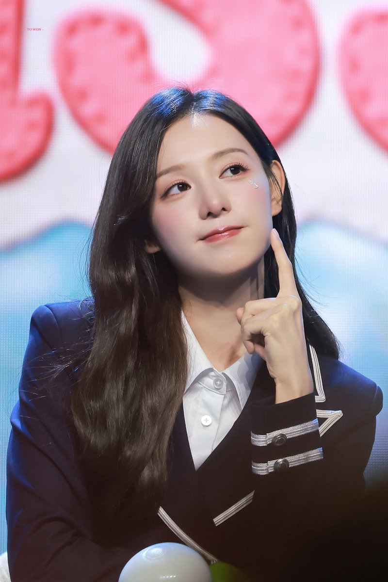 TOWON_1019's tweet photo. 261024 FANMEETING WONEDERLAND
#김지원 #KimJiwon https://t.co/BIZRUkOEGG