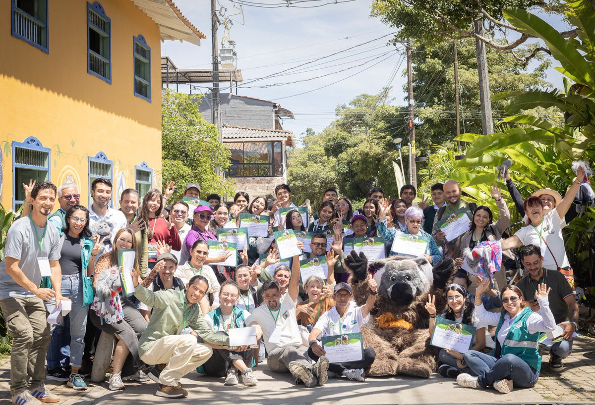 cornare's tweet photo. 🎤🌱 Durante la jornada, expertos y ponentes compartieron conocimientos sobre la relación entre las comunidades, la fauna silvestre y la sostenibilidad, resaltando experiencias locales, investigaciones científicas y apuestas innovadoras para proteger nuestro patrimonio natural. https://t.co/qMiJL0uZ64
