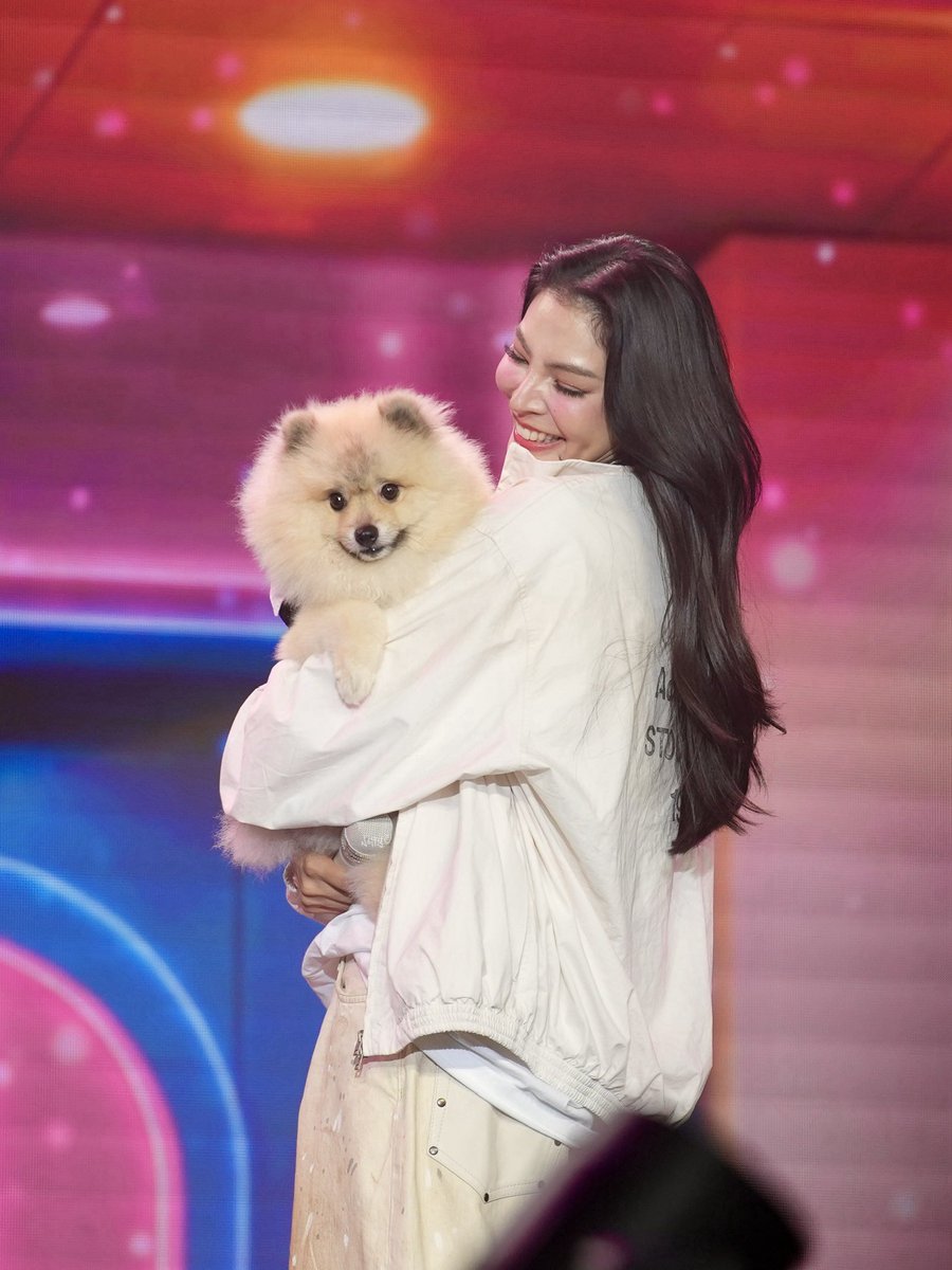 NollyMunchkins's tweet photo. Feifei Sunny is the cutest last night!~ 😍😍

FAYE 1410 STATIC BD PARTY
#FayePerayaBDParty2026
#FayePeraya #1410STATIC https://t.co/DmjldyRiw9