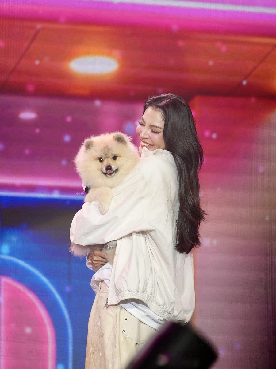 NollyMunchkins's tweet photo. Feifei Sunny is the cutest last night!~ 😍😍

FAYE 1410 STATIC BD PARTY
#FayePerayaBDParty2026
#FayePeraya #1410STATIC https://t.co/DmjldyRiw9