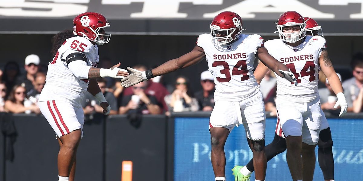 SoonersWire's tweet photo. Photos of Oklahoma's win over Mississippi State

📸 Petre Thomas, IMAGN IMAGES via Reuters Connect https://t.co/dAqjHBBrZe https://t.co/bwj3X2dcee