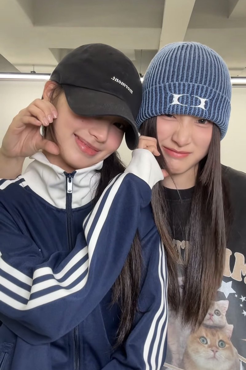 hydexe3's tweet photo. 손크기 차이 진심 불미스럽다 https://t.co/bMc0dSqE9t