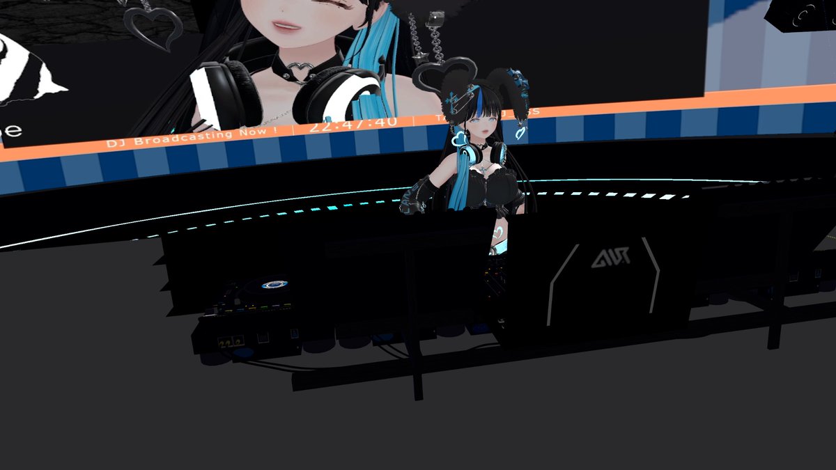 kosen_tsugaru's tweet photo. 昨日は #せらいべ #CYFI で
新衣装「HEART BEAT」リリース記念DJイベント
衣装かわいいし 音に合わせて光ったりしたりかわいい衣装！🐇🎧
ヘッドホンぴょこぴょこするの1番好き https://t.co/cJ7Th1q08T