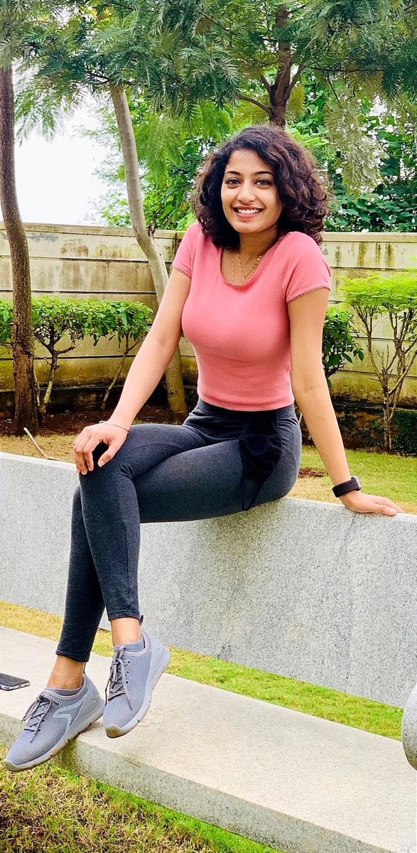 kaiyaethunai's tweet photo. Curls and curves is a deadly combo https://t.co/Yzsx4s8Op2