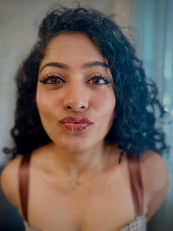 kaiyaethunai's tweet photo. Curls and curves is a deadly combo https://t.co/Yzsx4s8Op2
