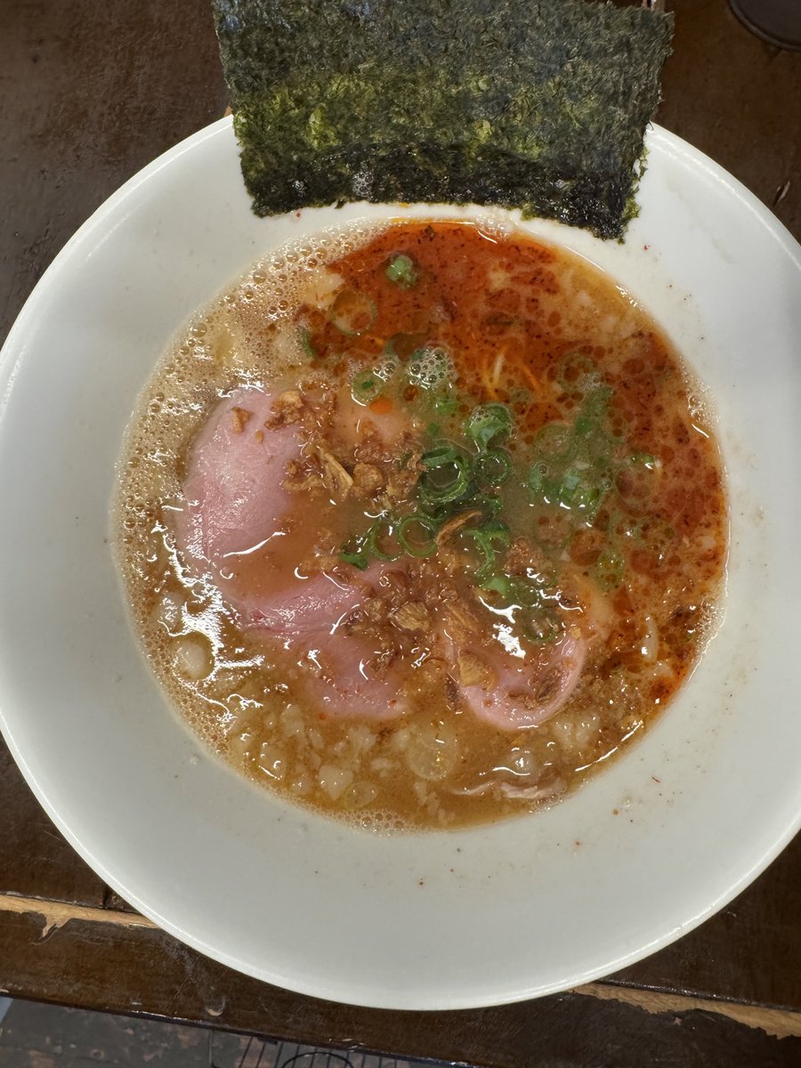 q252030's tweet photo. 拉麺 べんげ 三潴本店（べんけい、ではない）
私は鶏そば、相方が辛そばを注文。人気店すぎて提供までに少々時間がかかったのはご愛嬌だが、店内も活気があって、スープもうまかった！また来たい。
☆4 https://t.co/vhjMahJchQ