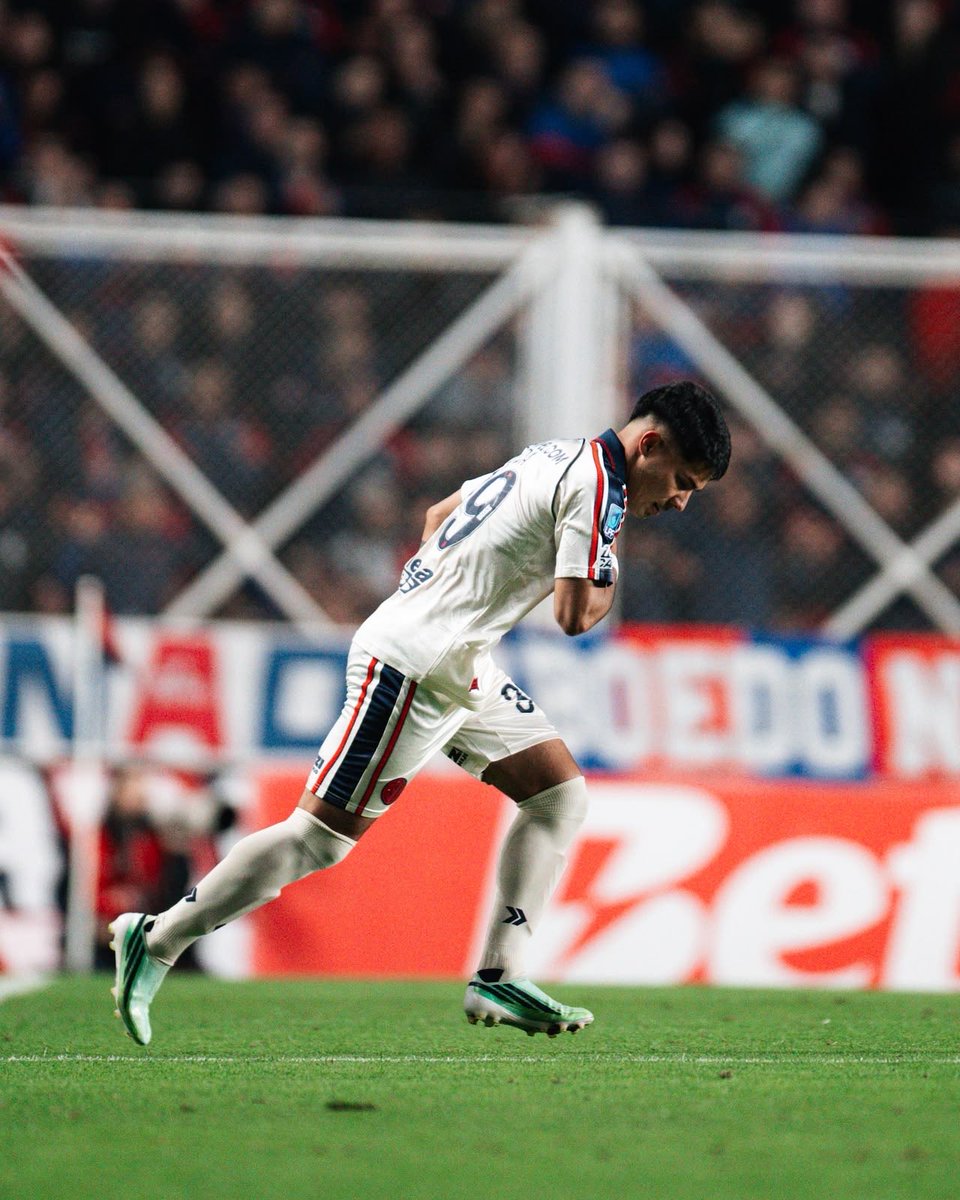 SanLorenzo's tweet photo. Uriel Ojeda hizo su debut con la camiseta más linda.

Toda una vida en el Club tuvo su recompensa. ¡Vamos por más, querido Uri! https://t.co/zhe2ZWwXFa