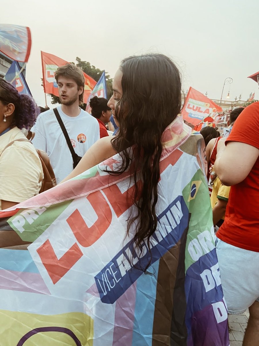 whensunn_'s tweet photo. Lutando pelos meus direitos, pelos direitos de quem amo, pela educação pública, pelas universidades federais e por um Brasil onde todos possam amar, existir e viver com dignidade. Porque direitos não são privilégios!!!! https://t.co/V3JOwxCckl