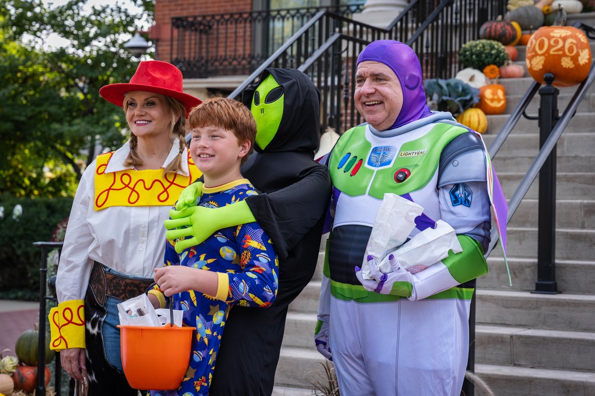 GovPritzker's tweet photo. I think the word you're searching for is 'Space Ranger.'

It was truly out of this world to welcome trick-or-treaters to the Governor’s Mansion today — thanks to everyone who stopped by! https://t.co/shevUPLhya