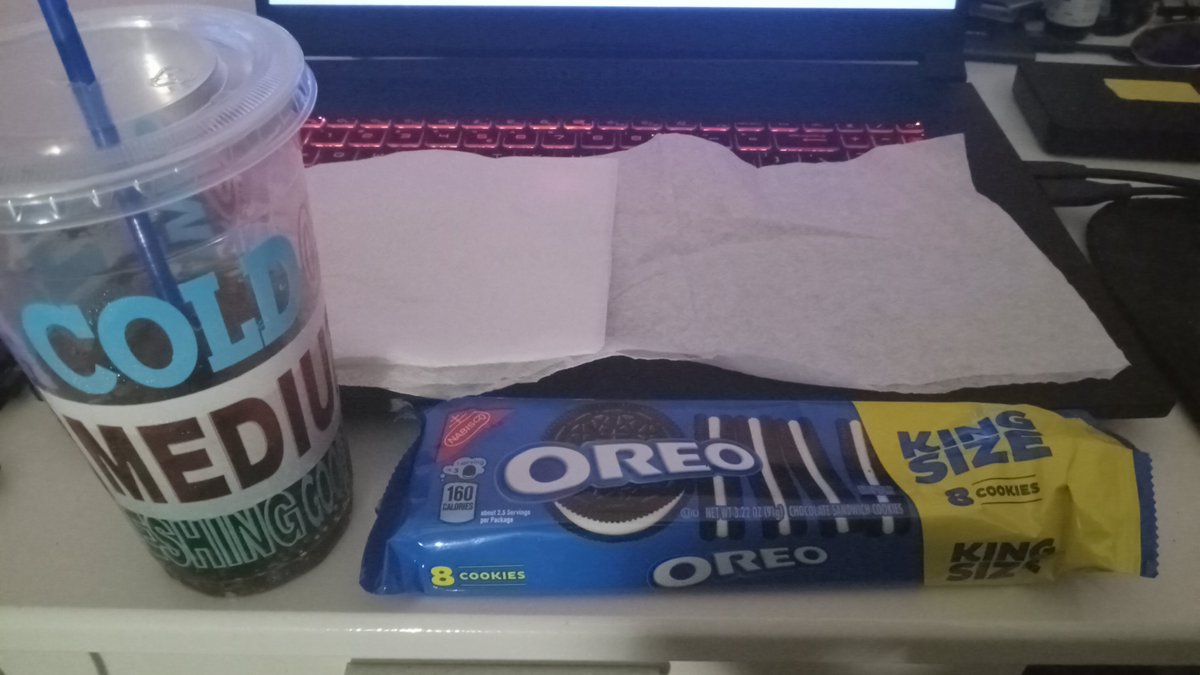 Fauntastic1991's tweet photo. I'm back with the oreos and dr.pepper.
Also wanted a pizza stuffed sandwich but resisted. https://t.co/eSrzO0CI1S