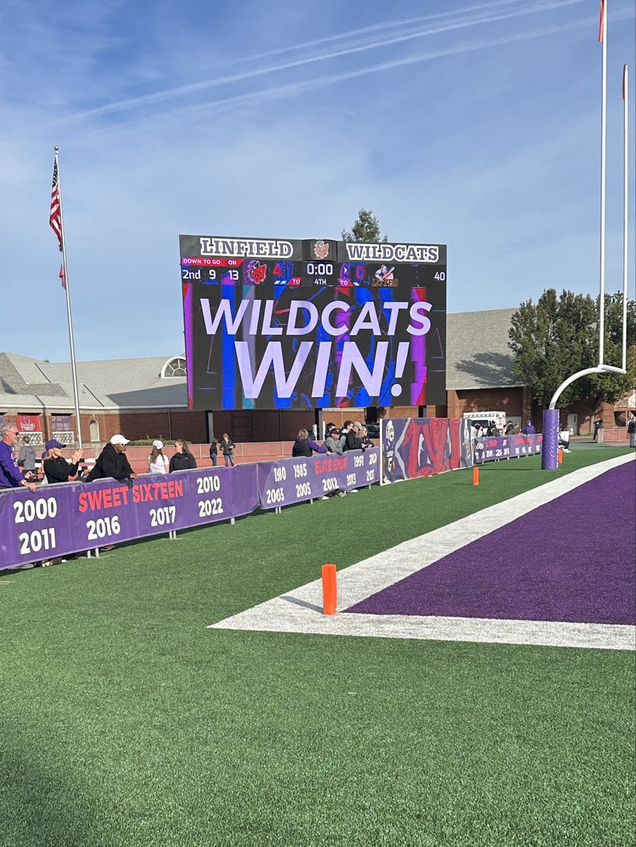 johncanzanobft's tweet photo. Linfield beat Pacific Lutheran, 41-0. That’s 70 consecutive winning seasons, longest streak in college football history. https://t.co/ooOXiyA8wS