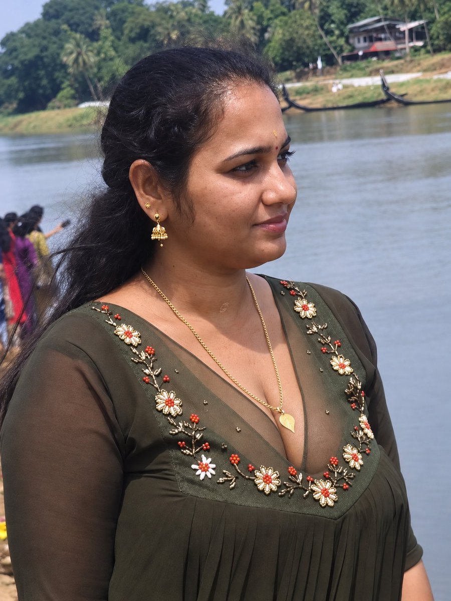 mallu_guy__'s tweet photo. ഇതുപോലെ പിഴച്ച ഭാര്യയെ കിട്ടണം, മുല ചപ്പി വലിച്ച്, പൂറും കൂതിയും നാവിട്ട് കളിക്കണം 💦💦 https://t.co/hyMiVGXpRK