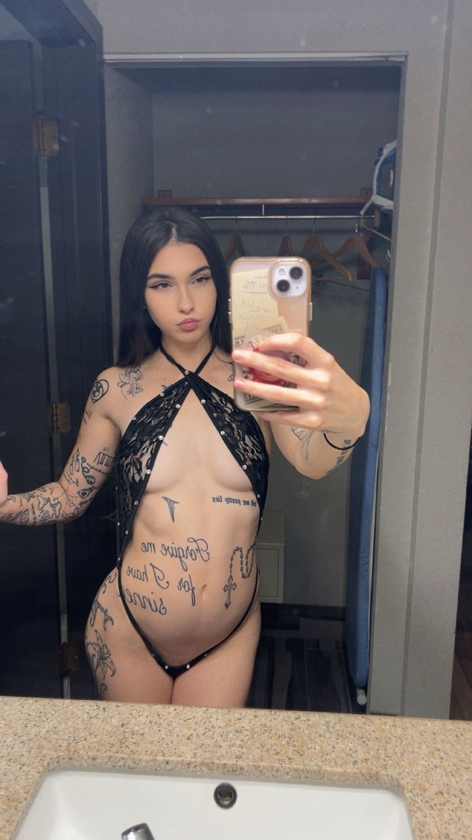 chelseas_garage's tweet photo. Hiii

#linkinbio #cargirl #onlyfans #onlyfansgirl  #ohiogirl #camgirl #customcontent #model #photoshoot #longhair #tatted #alt #gothic #stripper #slut #panties #thong #wedgie #cars #petite #brunette #public #flashing #fansly #free #motorcycle #twerking #ass #alt #noppv #ppv #lingerie #northcarolina #booty #goth #gothic #harleydavidson #cleveland #ohio #clevelandohio #gstring #selfie #bikergirl #pussy