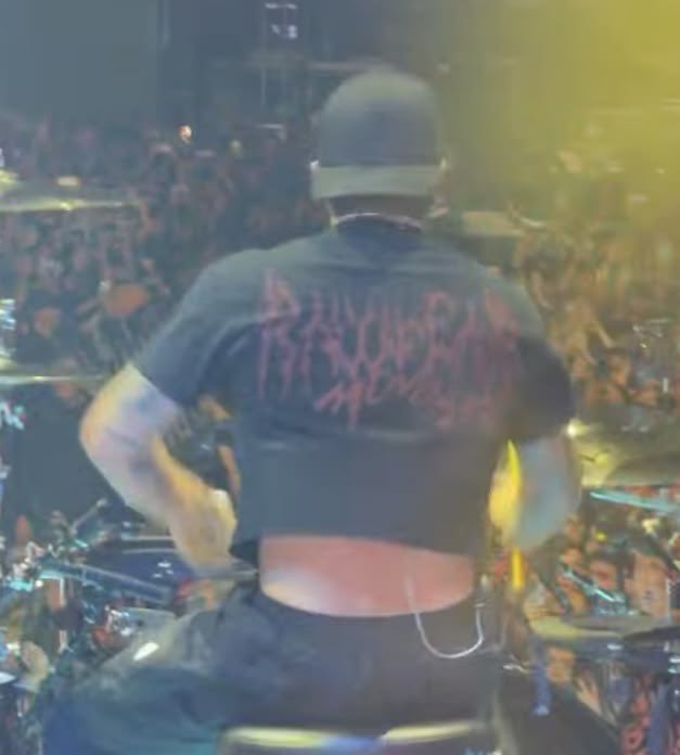 sophsintentions's tweet photo. i need the rawfear shirt so bad https://t.co/EEqu4UUewr