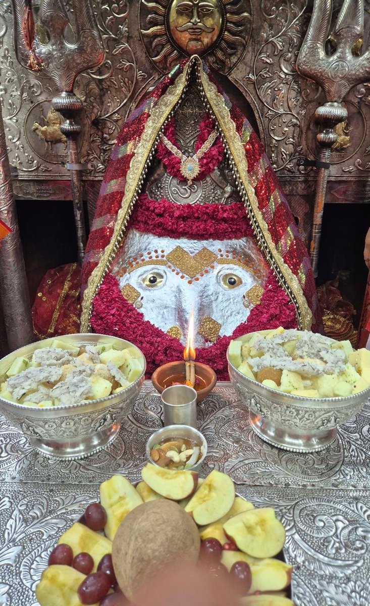 shrikalkamaa's tweet photo. #Jai_Maa_ShriKalkaJi 🙏🏻🌸 #Temple #GoodMorning Daily Aarti 🙏🌹जय माँ श्री_कालका_जी🌹की मंदिर सुप्रभात आरती दर्शन २०८३_विक्रम_सम्वत् #आश्विन #शुक्लपक्ष #चतुर्दशी #25Oct2026 #रविवार #Sunday #shrikalkajimandir.org https://t.co/DiaEeRJPOB https://t.co/eMLVrlQncK