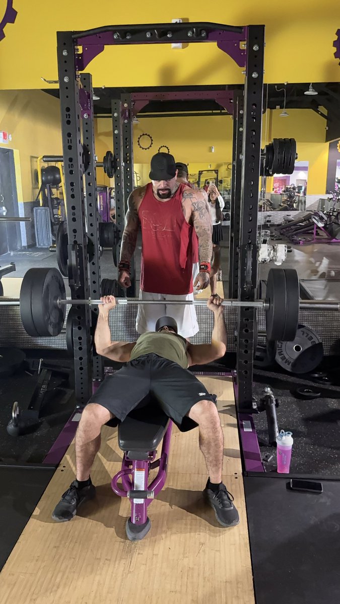 WhatsYourNameQ's tweet photo. My brother and I this morning. He started lifting in March this year. I started lifting in July this year. Both hit new PRs today 🔥 🏋️ https://t.co/81v0NuDt0M