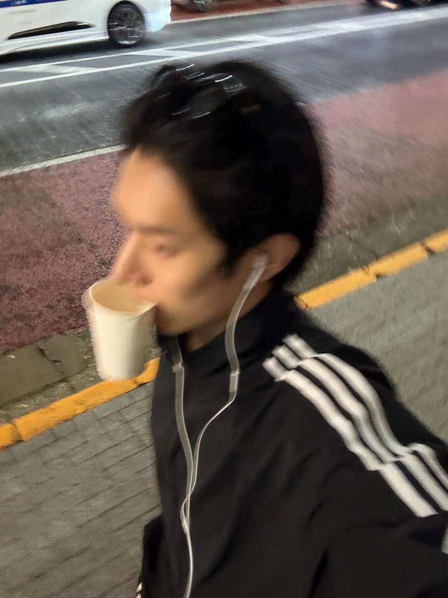 at_ALL_H_OURS's tweet photo. [#건호]
夜のお散歩 

#ALL_H_OURS #올아워즈
#KUNHO #건호 https://t.co/Sv24H0RNMG